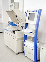 Анализатор Olympus AU-680, позволяющий выявить ситуации, когда кальций в крови повышен