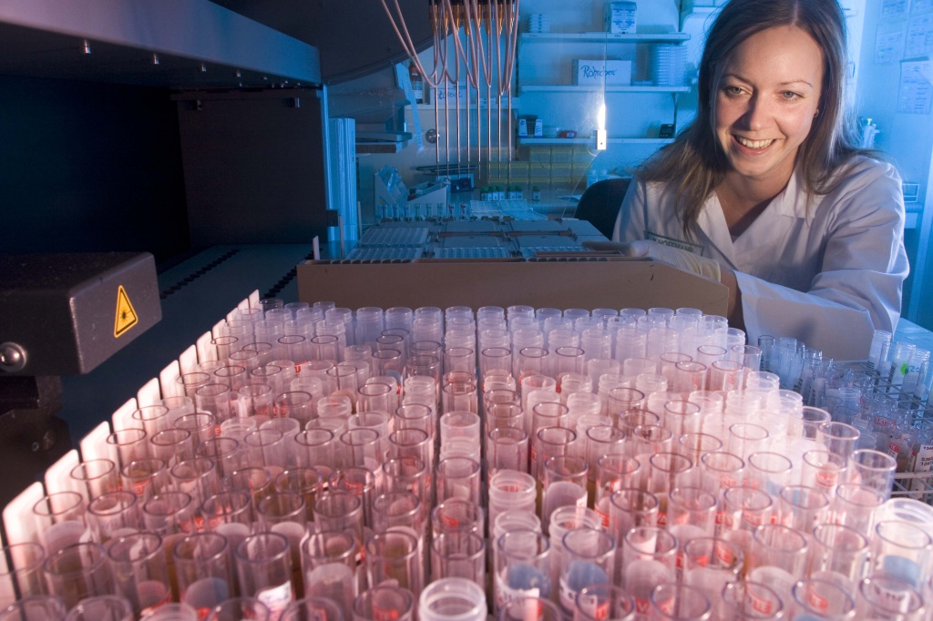 Ежедневно лаборатория Крамера обрабатывает десятки тысяч пробирок
